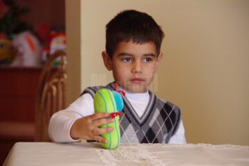 „Părinți de profesie” pentru 24 de copii abandonați