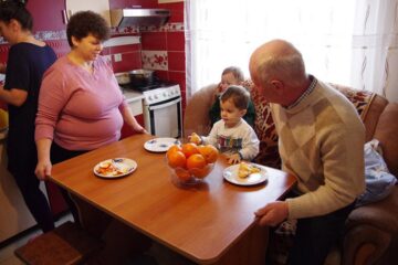 „Părinți de profesie” pentru 24 de copii abandonați