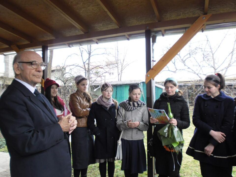 Elevii de la Prelipca alaturi de prof. univ. dr. Mandache Leocov