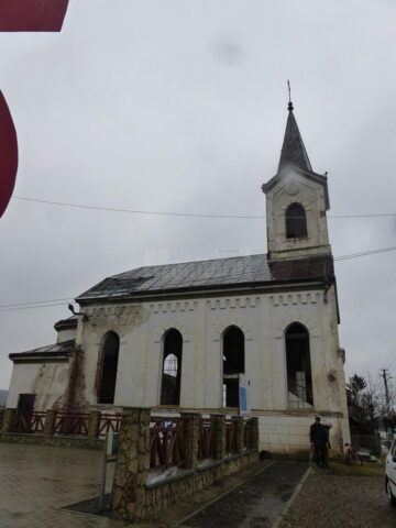 Două biserici construite în Arbore de etnicii germani, la începutul secolului XX, lăsate în paragină