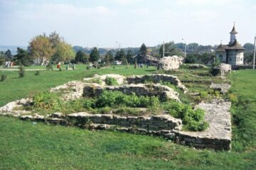 Curtea Domnească înainte de îngrădirea cu panouri metalice