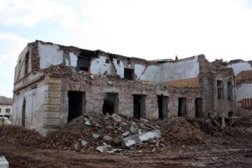 Orfelinatul Groazei se dărâmă