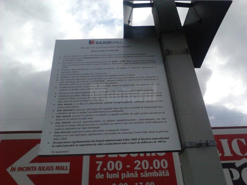 Blocarea autovehiculului și taxă de 100 de lei pentru nerespectarea noului regulament de parcare de la Iulius Mall Suceava