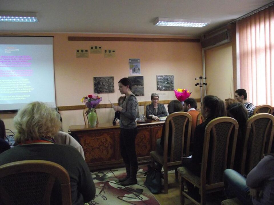 Momente lirice, expoziție de afișe și muzică folk, la Colegiul Tehnic „Petru Mușat”