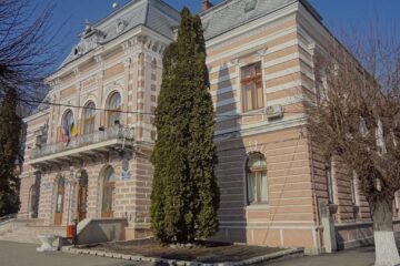 Primăria Fălticeni, sursa wikipedia.org