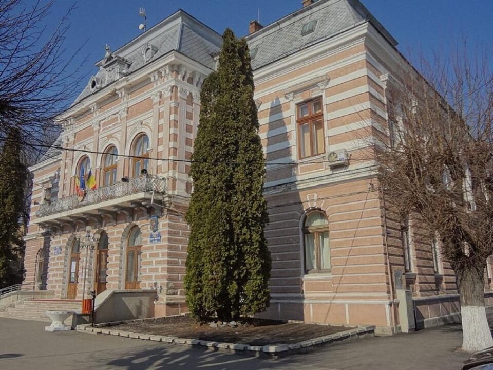 Primăria Fălticeni, sursa wikipedia.org