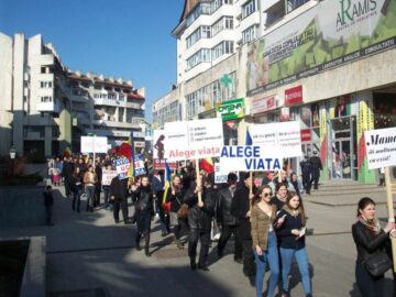 „Marșul pentru viață” a scos în stradă sute de suceveni