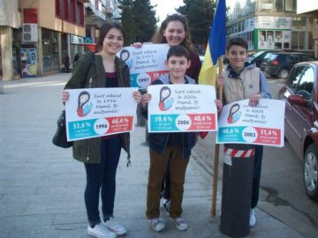 Mesaje ale participanților de la acțiunea de protest contra avortului