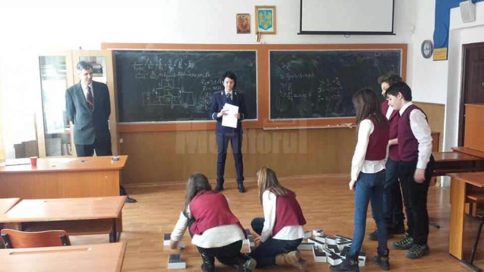 La întrecere au participat șase echipe de elevi