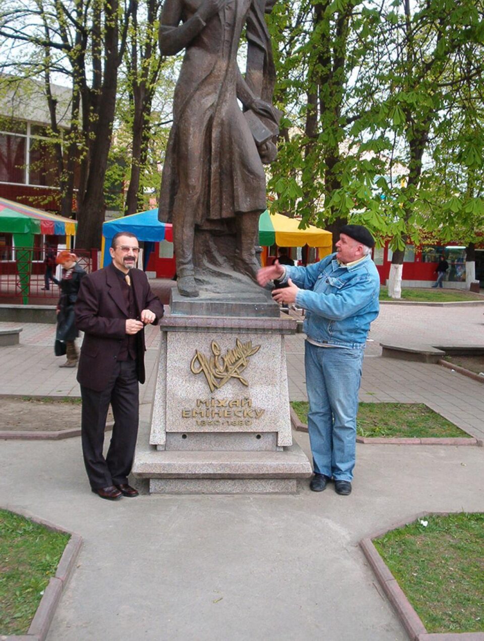 Sculptorul Dumitru Gorșchovschi, autorul monumentului lui Mihai Eminescu din Cernăuți, a plecat să-și întâlnească idolul