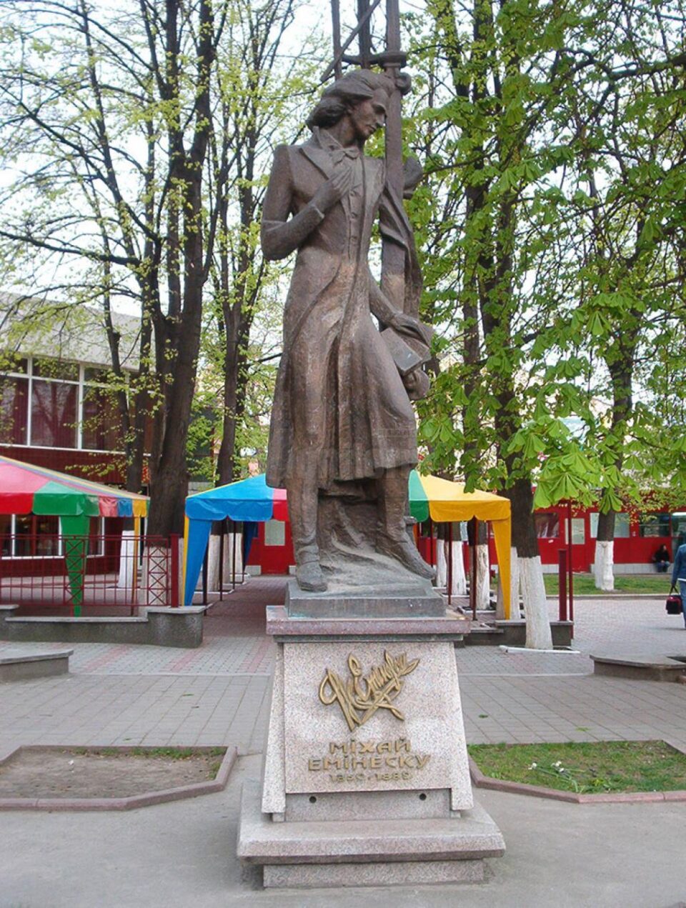Sculptorul Dumitru Gorșchovschi, autorul monumentului lui Mihai Eminescu din Cernăuți, a plecat să-și întâlnească idolul