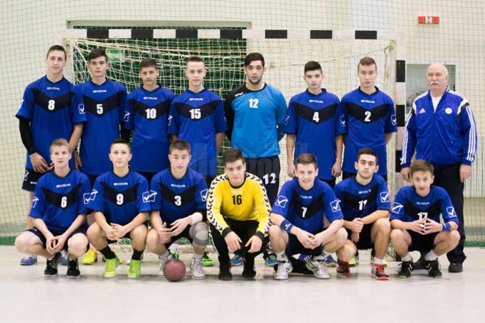 Handbaliștii pregătiți de Petru Brândușe s-au calificat la turneul semifinal I de pe primul loc din grupă Handbaliștii pregătiți de Petru Brândușe s-au calificat la turneul semifinal I de pe primul loc din grupă