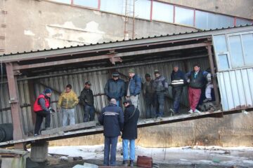 Echipele executorului așteaptă ordinul de încărcare