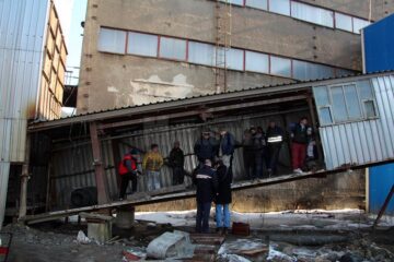 Executarea Uzinei de prelucrare a cuprului Iacobeni, blocată de muncitorii rămași brusc șomeri
