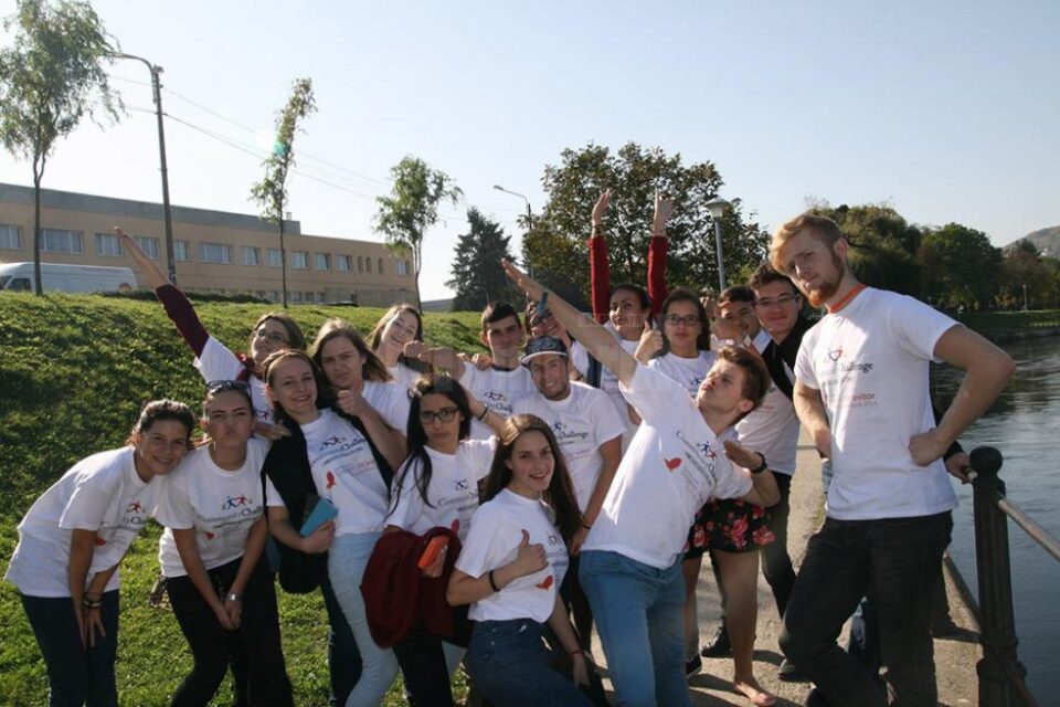 Liceenii suceveni cu performanțe deosebite pot să se înscrie la Proiectul „Creatori de viitor – Champions United 2015”