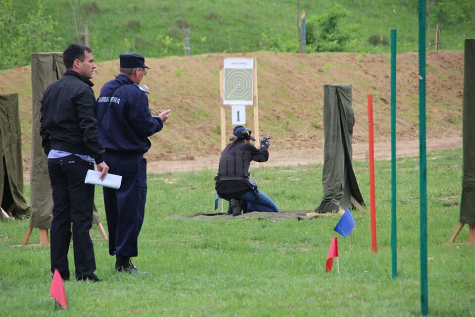 Trageri limitate în poligonul de la Mihoveni, pentru că șoseaua de centură este în bătaia puștii