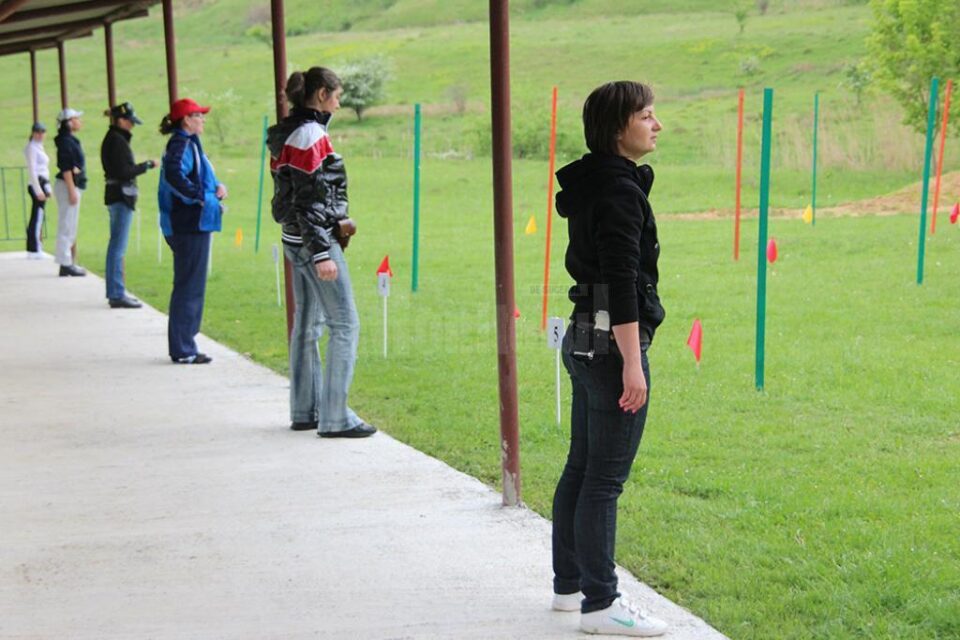 Trageri limitate în poligonul de la Mihoveni, pentru că șoseaua de centură este în bătaia puștii