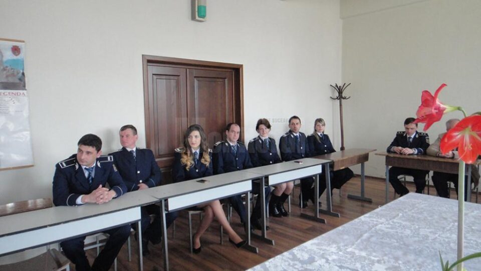 14 lucrători de la Poliția municipiului Rădăuți au fost avansați în grad, ieri, de Ziua Poliției Române