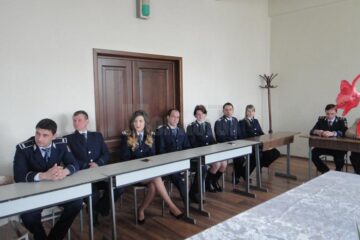 14 lucrători de la Poliția municipiului Rădăuți au fost avansați în grad, ieri, de Ziua Poliției Române