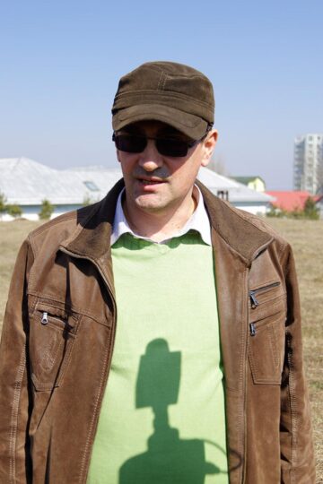 Copii cu dizabilități din Suceava și Spătărești au plantat ieri 12 copaci în curtea Centrului de Recuperare „Blijdorp”