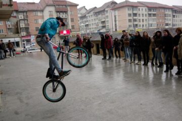 Flash mob francofon, pe esplanada Casei de Cultură Suceava