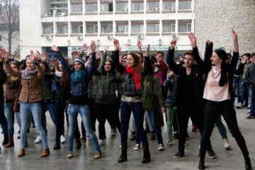 Flash mob francofon, pe esplanada Casei de Cultură Suceava