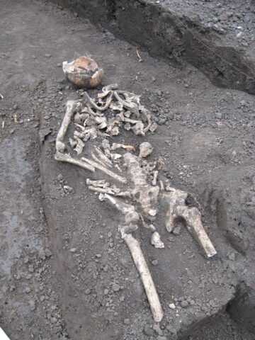 Morminte decopertate în vechiul cimitir armenesc al Bisericii Sf. Simion