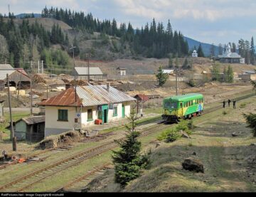 Automotorul care a circulat până acum câțiva ani pe linia Floreni - Dornișoara ( sursa : http://www.railpictures.net/viewphoto.php?id=361795&nseq=14 )