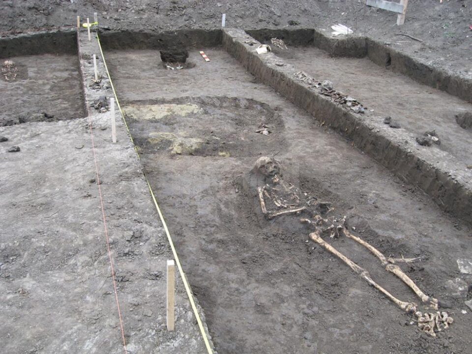 Morminte decopertate în vechiul cimitir armenesc al Bisericii Sf. Simion