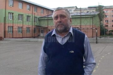 Directorul Școlii Gimnaziale Nr. 10, Dumitru Chiuariu, declară că de-a lungul timpului elevul a mai avut probleme de comportament, dar despre consum de alcool până acum nu a auzit nimic
