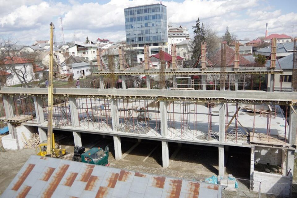 Structura de rezistență a sălii de sport de la CN „Ștefan cel Mare” va fi finalizată luna aceasta Structura de rezistență a sălii de sport de la CN „Ștefan cel Mare” va fi finalizată luna aceasta