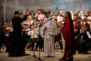 Aplauze la scenă deschisă după spectacolul dramatic cu caracter prepascal susținut de Corala „Armonia” din Constanța