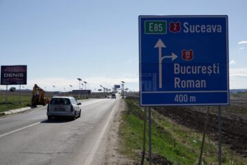Panourile rutiere nu cuprind și informația esențială privind accesul, pe varianta ocolitoare, dinspre Pătrăuți spre DN 17, care asigură accesul direct spre Ardeal