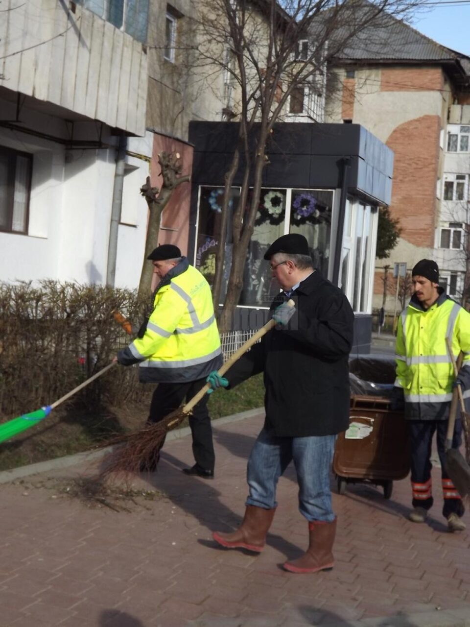 Primarul Ion Lungu a făcut curat în cartierul Obcini