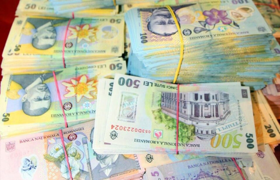 Iulian Radu a adunat 84.081 de lei, echivalentul a 22.361 de euro, pentru care nu există justificare între veniturile obținute și averea descoperită în urma verificărilor. Foto: bzi.ro Iulian Radu a adunat 84.081 de lei, echivalentul a 22.361 de euro, pentru care nu există justificare între veniturile obținute și averea descoperită în urma verificărilor. Foto: bzi.ro