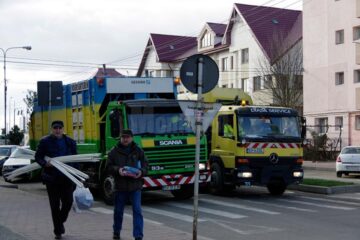 Diasil a mobilizat peste 40 de salariați și numeroase utilaje, la campania de curățenie din cartierul Obcini