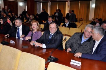 Parlamentarii PNL au fost prezenți la ședinta extraordinară a Consiliului Județean