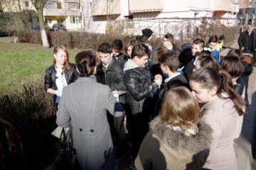 Elevii clasei a VIII-a B de la Școala Gimnazială „Ion Creangă”, voluntari la campania de curățenie de primăvară