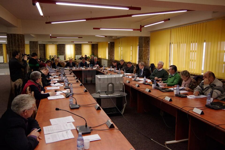Aleșii locali suceveni se vor întâlni într-o ședință extraordinară de Consiliu Local, pe 16 aprilie, pentru a desemna societatea care se va ocupa temporar de salubrizarea menajeră a municipiului