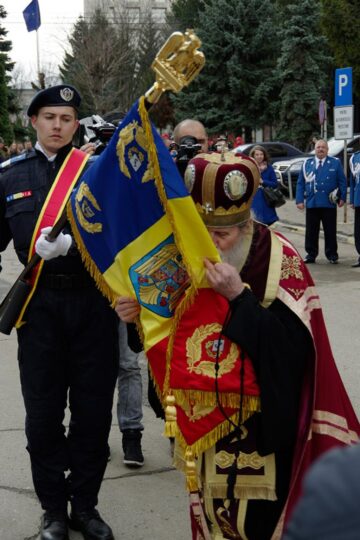 Jandarmii suceveni au primit Drapelul de luptă, simbol al onoarei, vitejiei și al gloriei militare