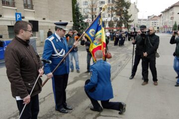 Jandarmii suceveni au primit Drapelul de luptă, simbol al onoarei, vitejiei și al gloriei militare