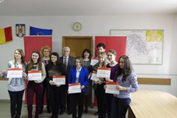 Zece elevi suceveni, premiați pentru rezultate școlare remarcabile