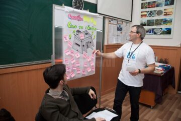 Exercițiul propus de prof. Florin George Popovici a însuflețit atmosfera, a activat spiritele, a provocat dezbateri și controverse joviale