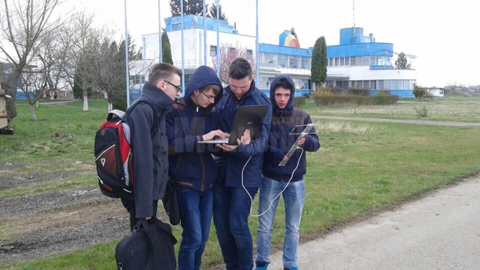 Patru elevi suceveni sunt reprezentanții României la un concurs al Agenției Spațiale Europene
