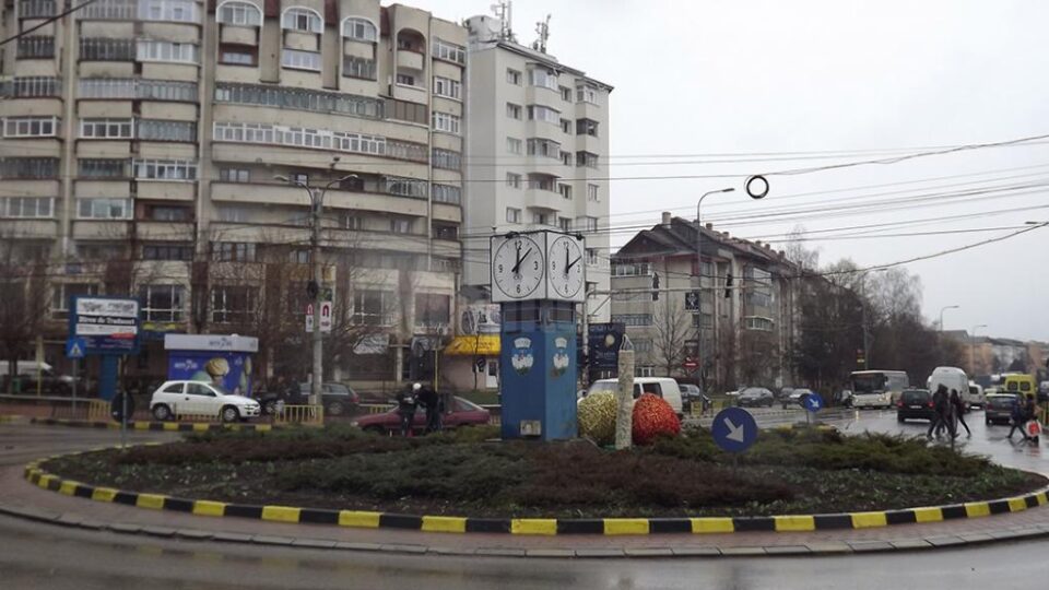 Lalelele de pe spatiile verzi din Burdujeni au început deja să dispară, chiar de nu au înflorit încă