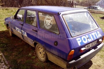 Mașina de poliție de la Comănești
