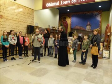 „Fereastră spre cer”, ediția a VIII-a, o expoziție-jertfă realizată de mai mulți elevi suceveni