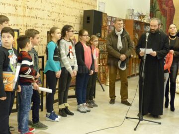 „Fereastră spre cer”, ediția a VIII-a, o expoziție-jertfă realizată de mai mulți elevi suceveni