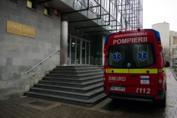 Angajații DNA Suceava au sunat la ambulanță, iar un echipaj medical și-a făcut apariția la sediul instituției