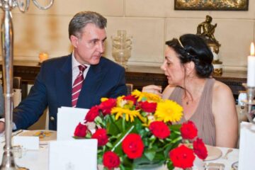 Radu Duda și Carmen Tănase, la întâlnirea de 30 de ani de la absolvirea Institutului de Artă Teatrală și Cinematografica. Foto: Daniel Angelescu
